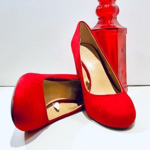 MERONA: Round Toe Red Suede Stiletto Heels